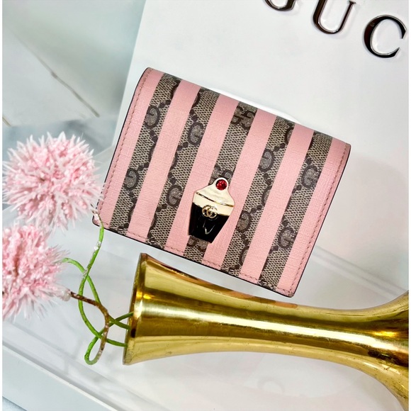 Gucci Pink GG Supreme Ice Cream Wallet - Picture 2 of 12